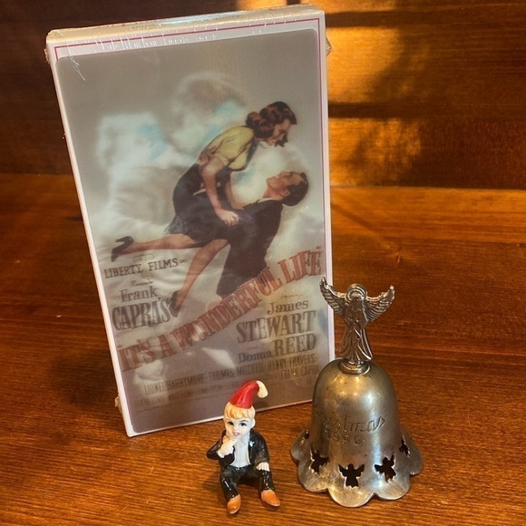 Christmas Items: Vintage Angel Bell 1996, It’s a Wonderful Life VHS, Figurine - Picture 11 of 11